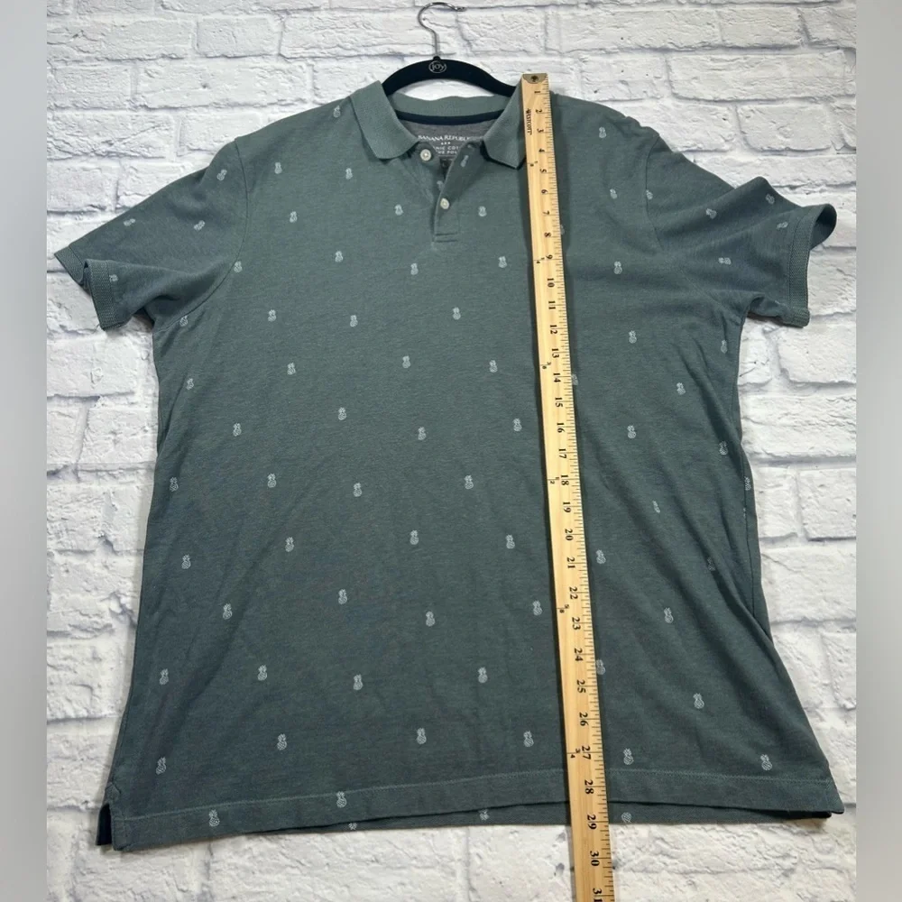 Banana Republic Sage Green Organic Cotton Polo Shirt for Men. Size Large.